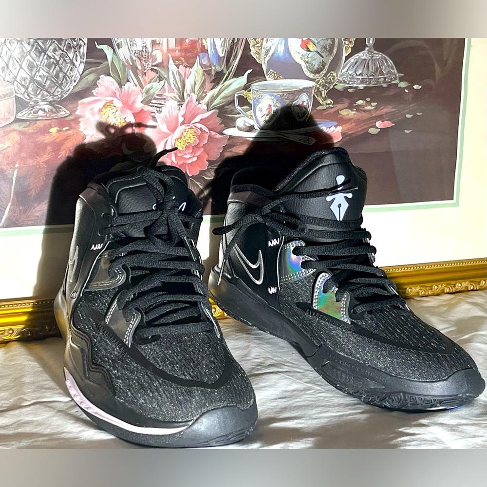 Nike Kyrie Infinity Sz 7Y Black High-Top Sneakers with Iridescent Accents NEW
